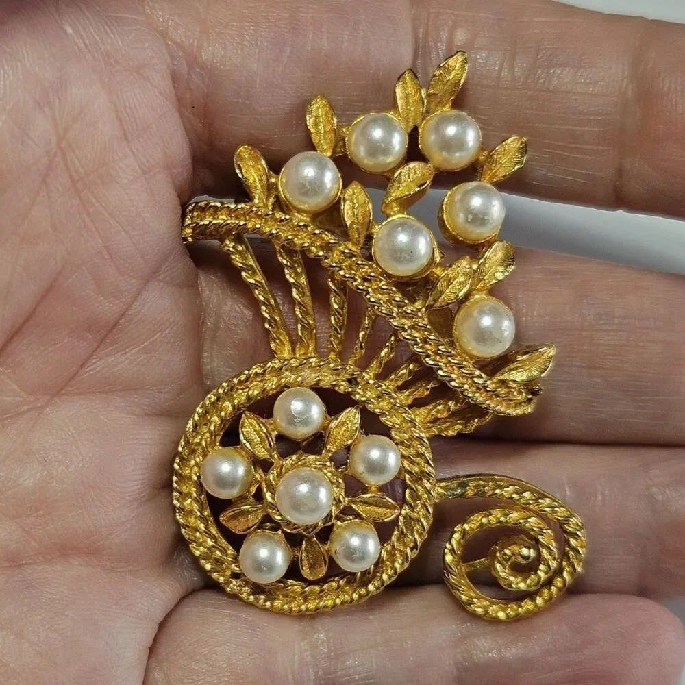 Vintage Gold Tone Faux Pearl Wheelbarrow of Flowers Pin Brooch